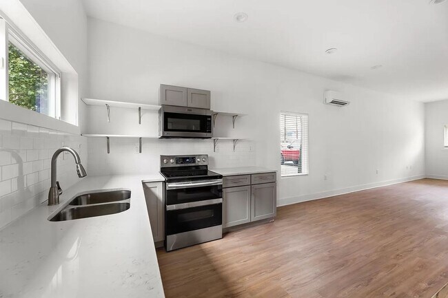 Building Photo - Room in 3 Bedroom Home at State St