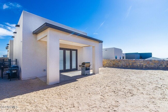 Building Photo - 273 Hunstanton St