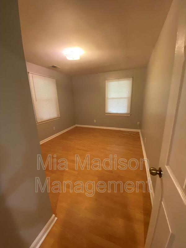 Building Photo - 12 Sheridan Dr