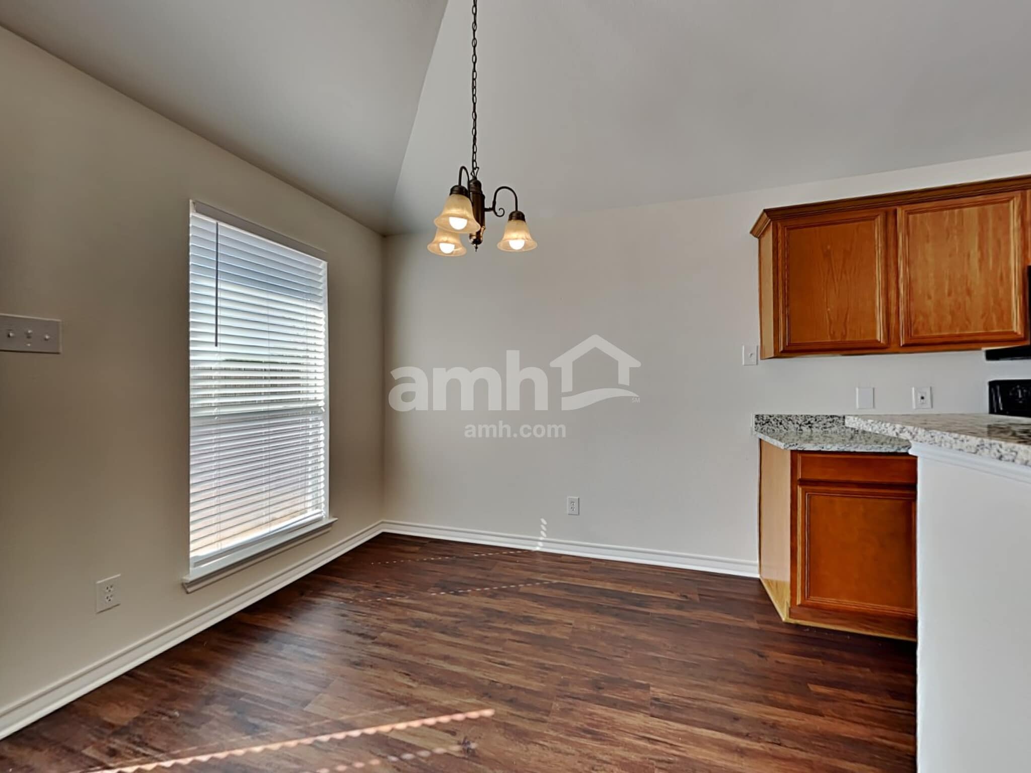 Building Photo - 908 Mesa Vista Dr