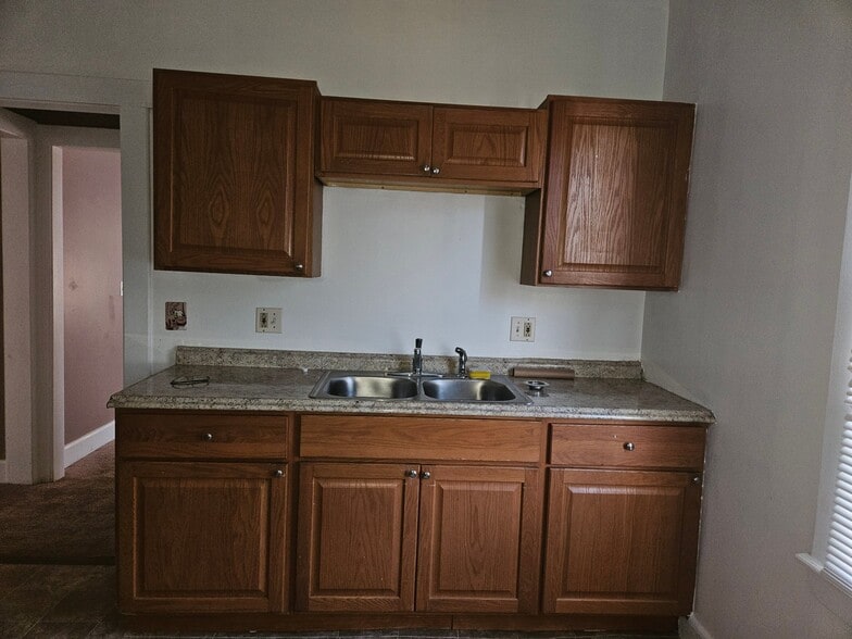 Building Photo - 91 Andrew St