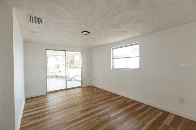Building Photo - 3530 Umber Rd