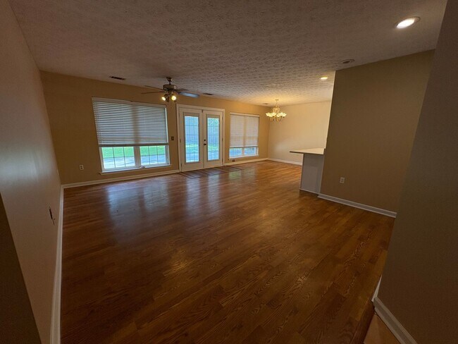 Building Photo - Spacious 3-Bedroom, 2-Bath Home!