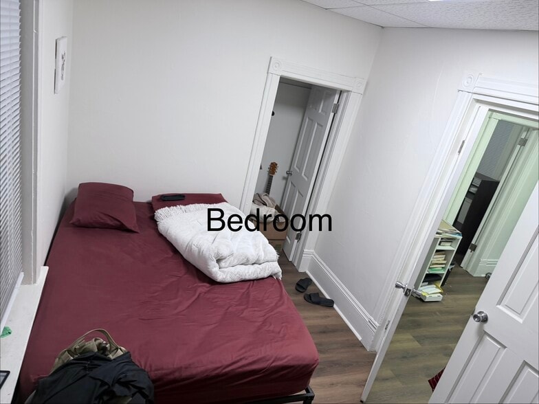 Building Photo - 10 E 5th St