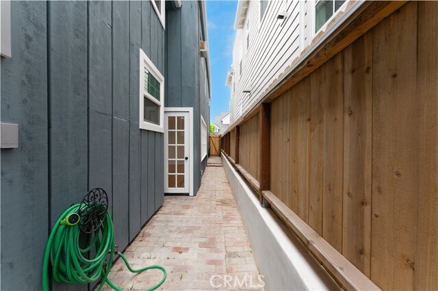 Building Photo - 227 Coral Ave