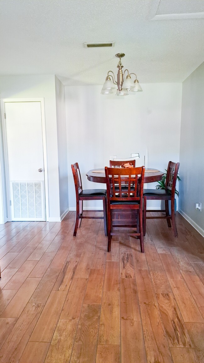 Building Photo - 403 Antler Dr
