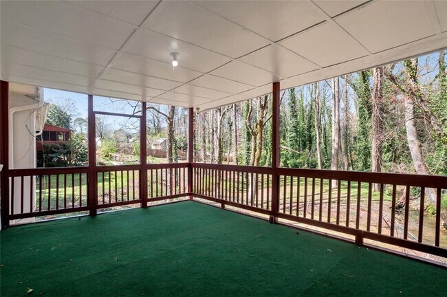 Building Photo - 4620 Central Dr