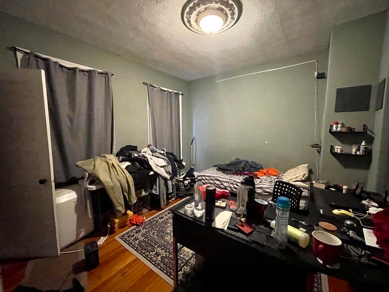 Building Photo - 12 Bucknam St