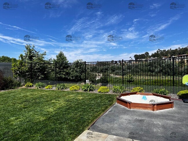 Building Photo - Luxury 5 bedroom, 3 bath home in Bonsall!