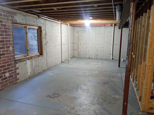 Building Photo - Westside Residence Near Kissing Camels & G...