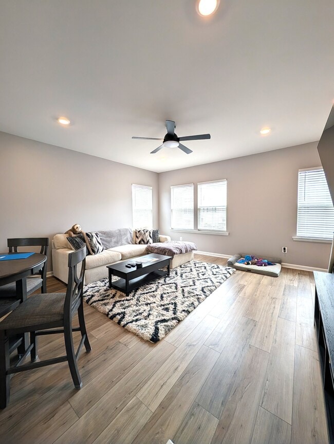 Building Photo - 5876 Ginger Dr