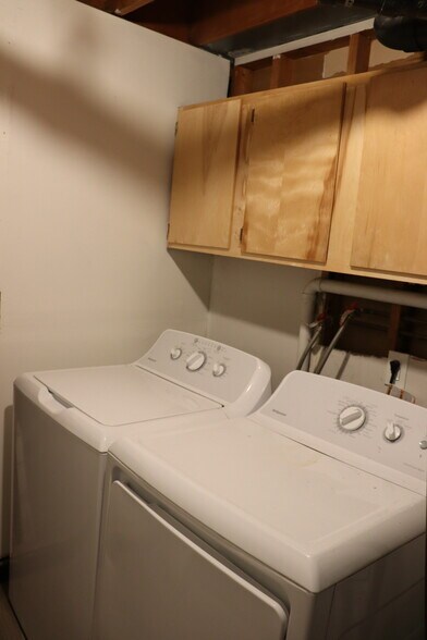 Washer & Dryer. - 6396 E Mississippi Ave