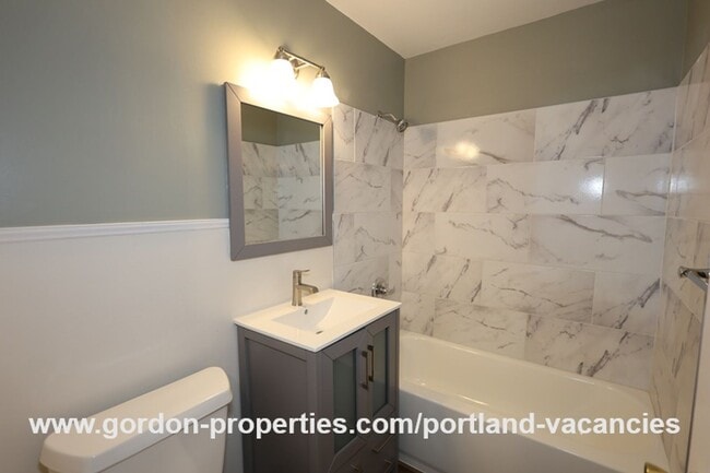 Building Photo - SE Flavel St - Woodstock 3 bedroom home with single car garage