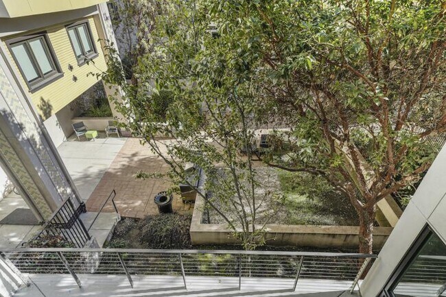 Building Photo - 2124 Bancroft Way