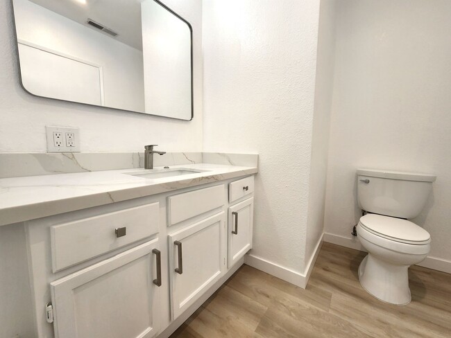 Building Photo - Newly Remodeled Duplex in Palo Alto Availa...