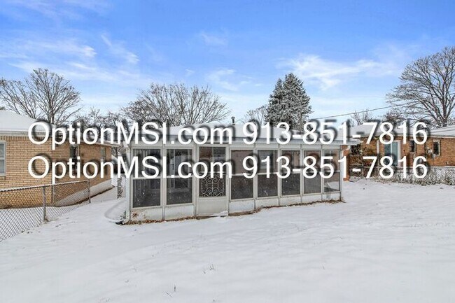 Building Photo - Charming Updated Home in a Convenient KC Location!