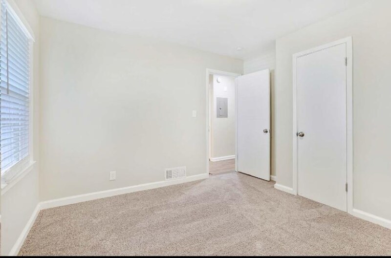 Building Photo - 2439 Oakley Ter
