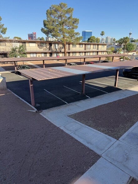 Building Photo - 575 S Royal Crest Cir