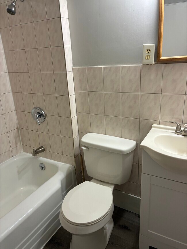 Building Photo - 1127 Mill St