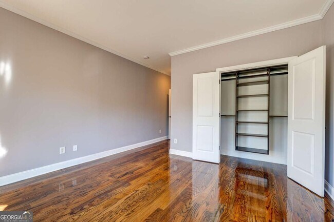 Building Photo - 1049 Highland Village Trail