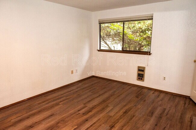 Building Photo - 13702 14th Ave S