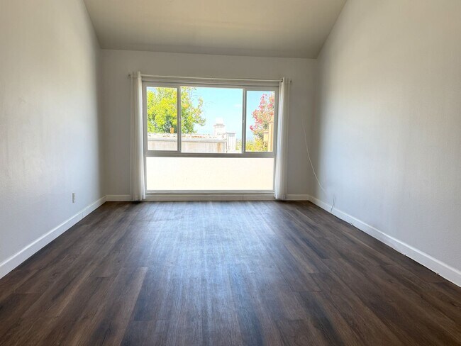 Building Photo - 8034 Linda Vista Rd