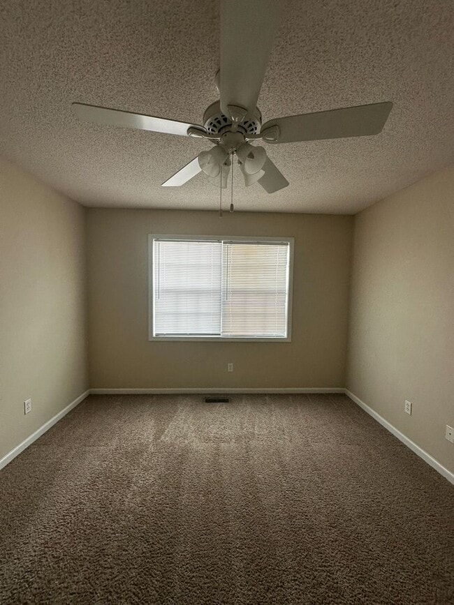 Building Photo - Wakefield!!!  3 Bedroom Townhome