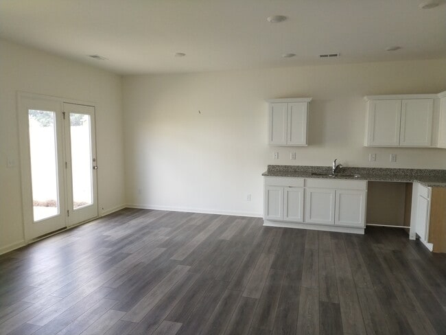 Building Photo - 306 Penn Sta Wy