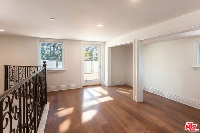 Building Photo - 363 S Saltair Ave