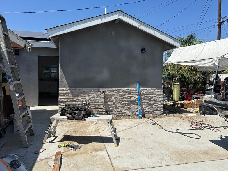 Building Photo - 4852 Stancroft Ave