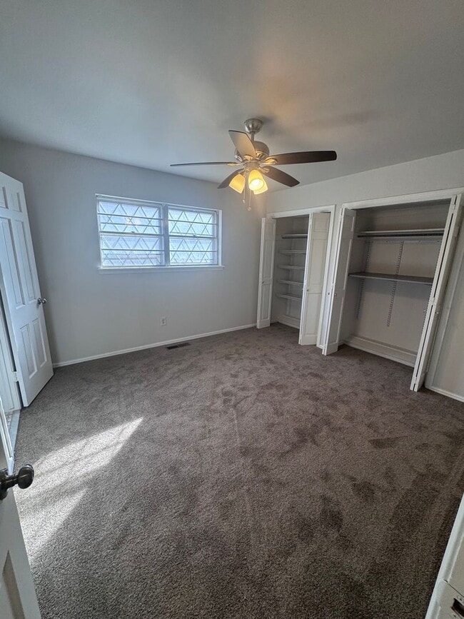 Building Photo - Midtown Tulsa 4 Bedroom Single Level Home!