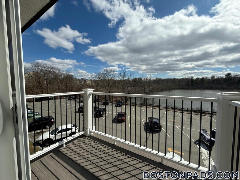 Building Photo - 21 Kenmar Dr