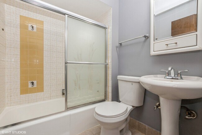 Building Photo - 7755 Roberts Rd