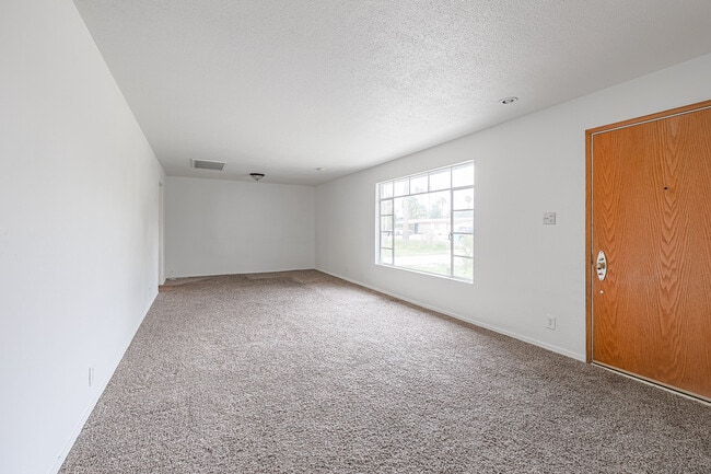 Building Photo - 1707 W Hazelwood St