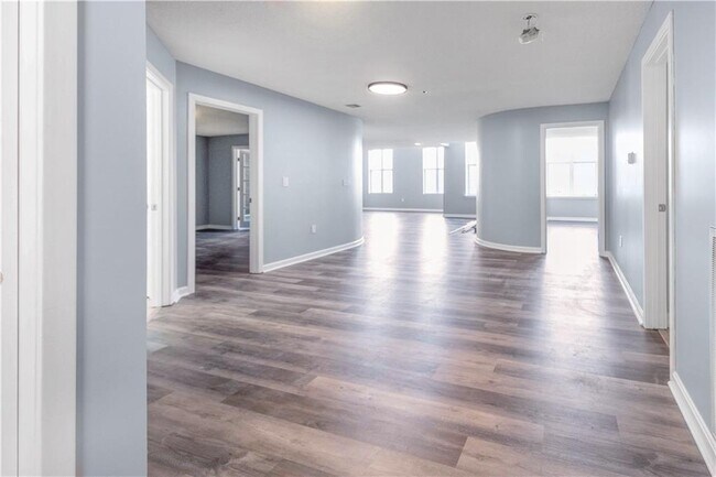 Building Photo - 2 School St