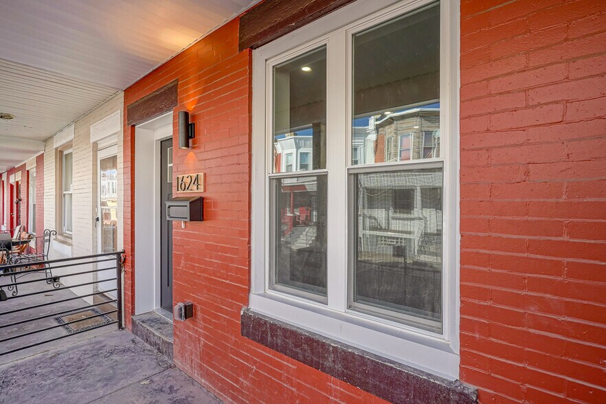 Building Photo - 1624 S Yewdall St