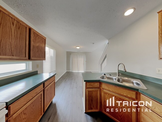 Building Photo - 2429 Grand Fir Dr