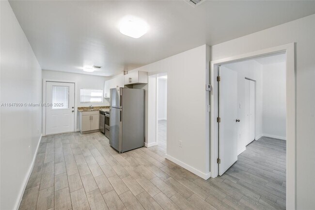 Building Photo - 1604 SW 9th St