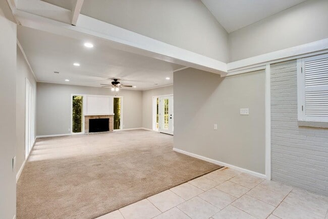 Building Photo - 1243 Spring Valley Ln NE