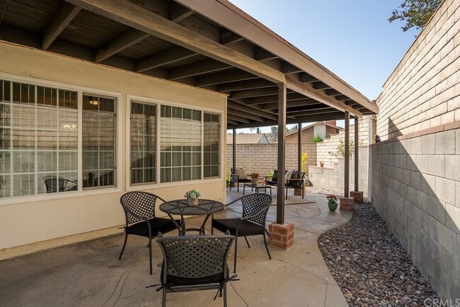 Building Photo - 2650 Altamira Dr