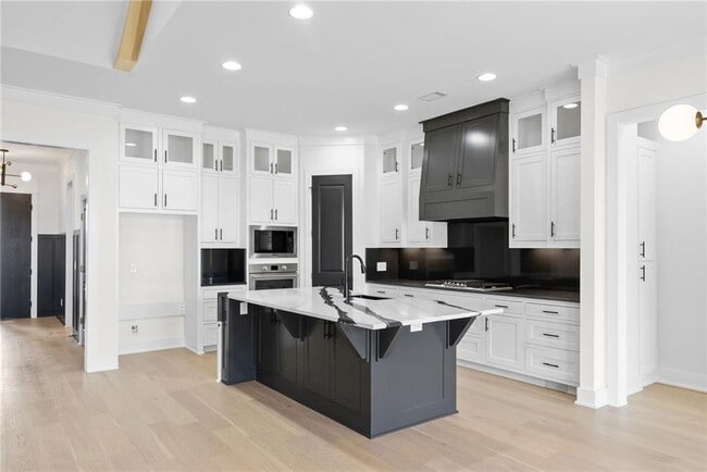 Building Photo - 6114 S 40th Pl