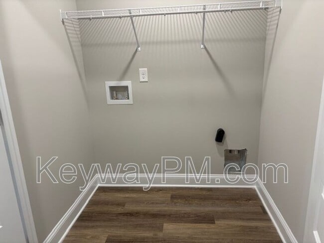 Building Photo - 2024 Denmark Ave SE