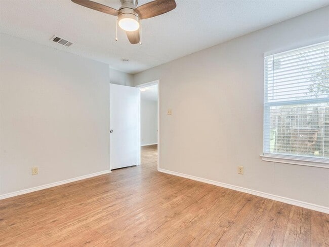 Building Photo - 1110 Hyridge St
