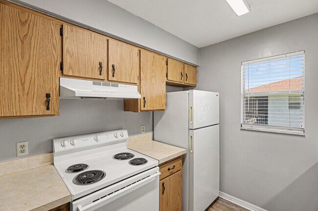 Building Photo - 2280-2286 Fox Hollow Dr.