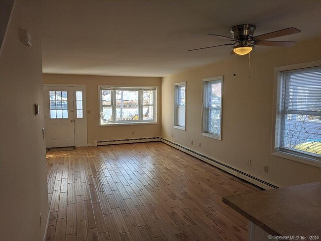 Building Photo - 42 Ferris St