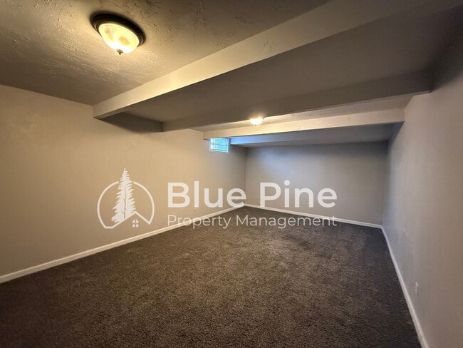 Building Photo - 410 Lincoln Dr