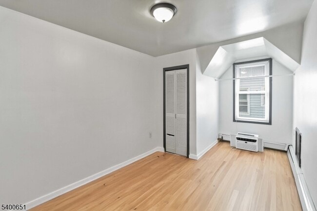 Building Photo - 592 Summer Ave