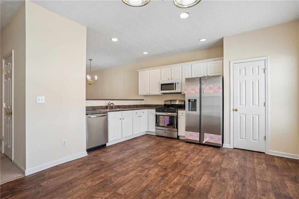 Building Photo - 529 Lantern Wood Dr