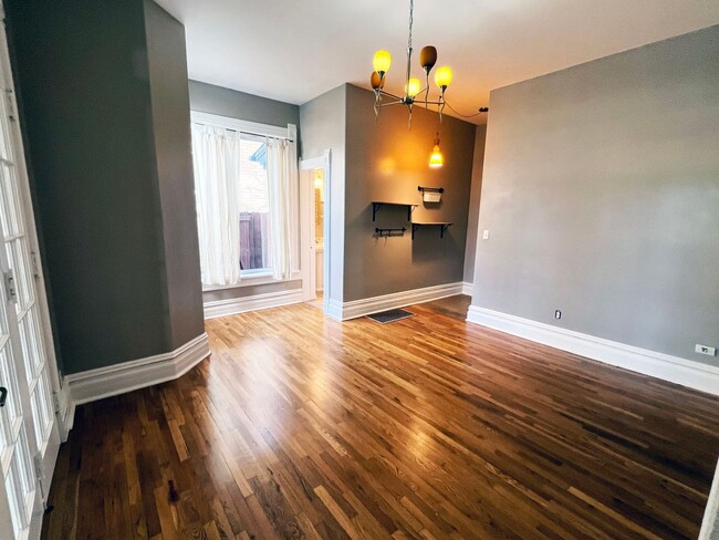 Building Photo - Remodeled and Updated Victorian in Five Po...