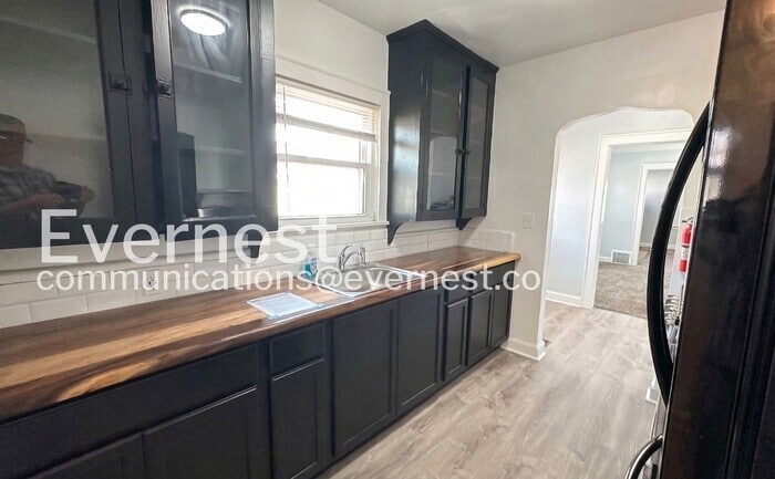 Building Photo - 2242 E 70th St